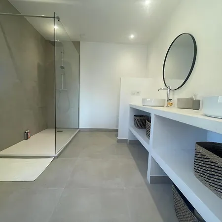 Contemporaine Et Minimaliste Villa Les Angles (Gard)